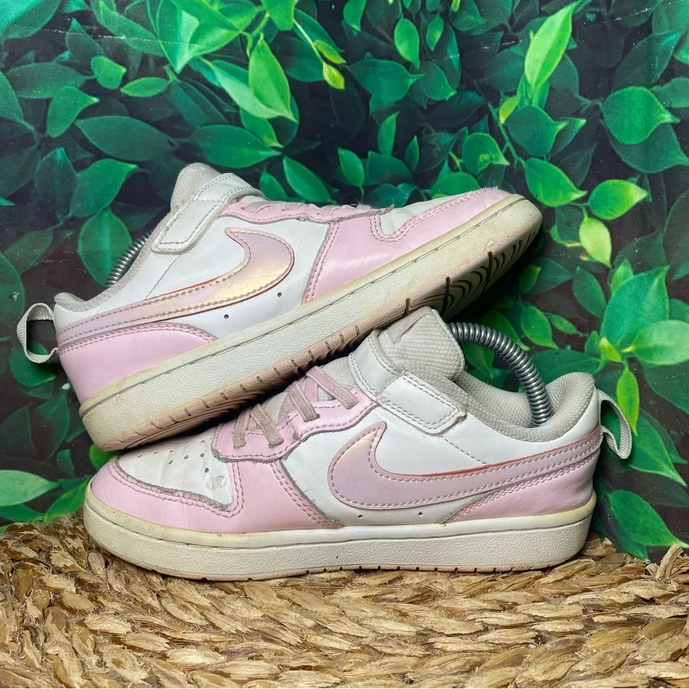 Nike court borough pink white v strap